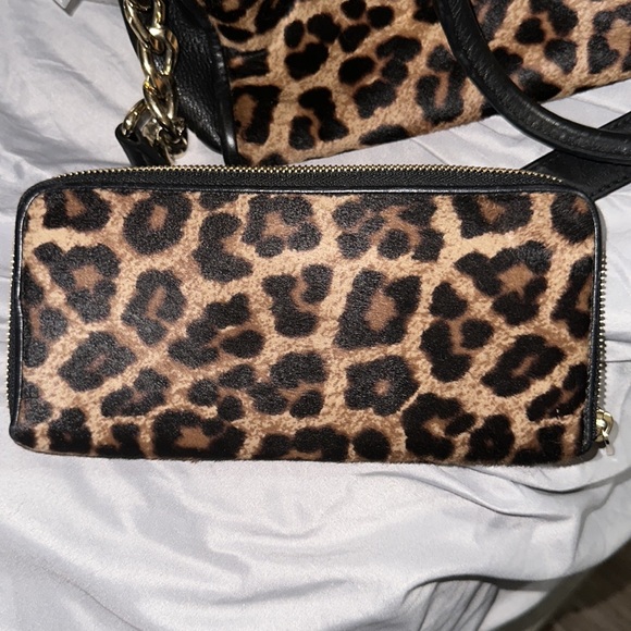 Micheal kors black leopard Hamilton bag with lock and key hood accents nice - Picture 10 of 11